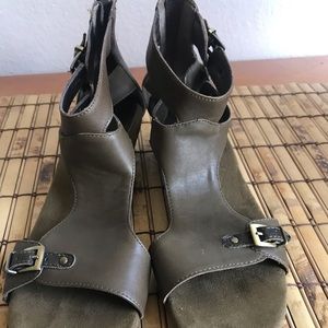 Aerosole sz7 Olive Green Flat